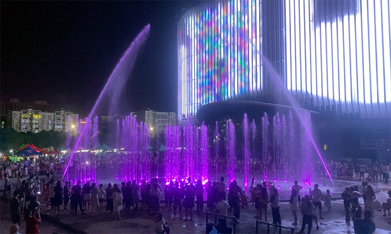 廣西崇左愛情海購(gòu)物廣場(chǎng)旱地音樂